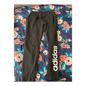 ADIDAS SWEATPANTS SIZE L NEVER WORN